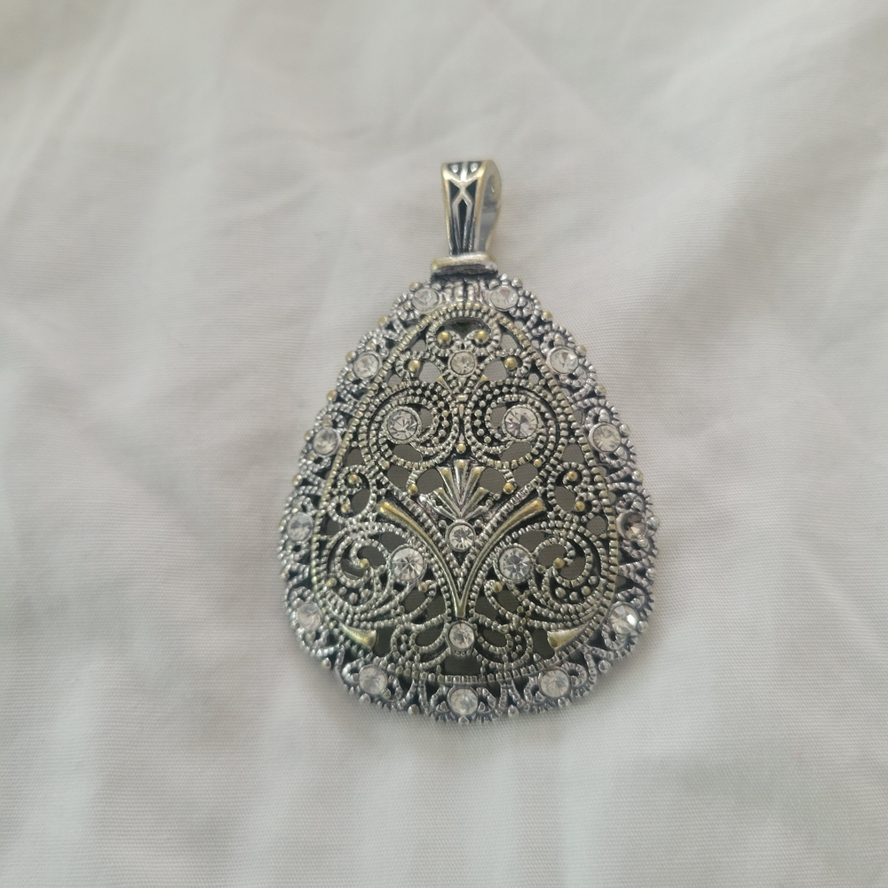 Premier Designs Silver Filigree Necklace